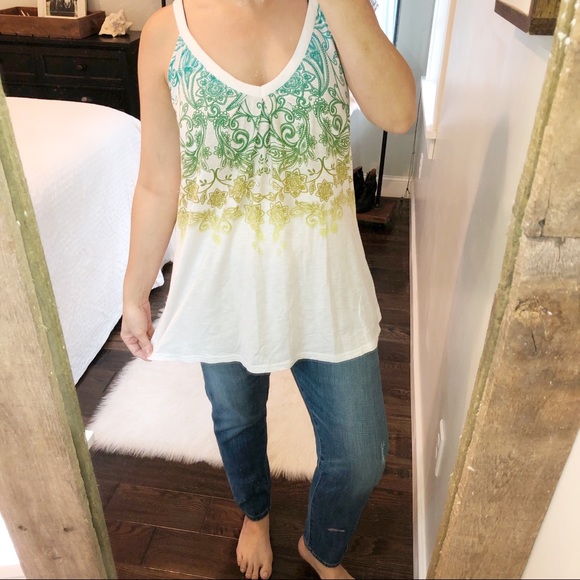 Athleta Tops - Athleta XL floral boho yoga/gym top w/bra support